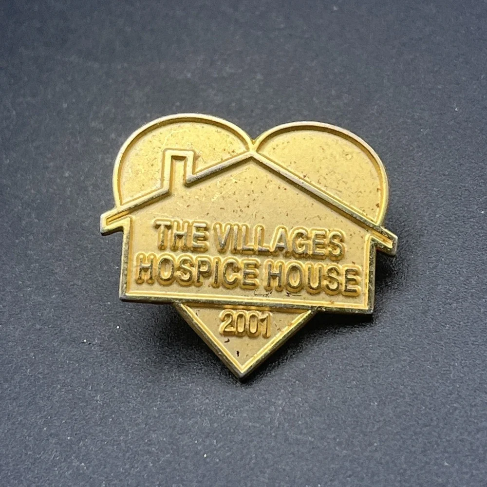 The Villages Hospice House 2001 Gold Tone Heart‎ Lapel Hat Pin